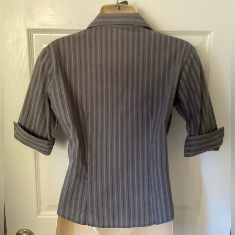 Vintage Mandee Cropped Gray Striped Button-Up Shirt S EUC - Picture 5 of 6